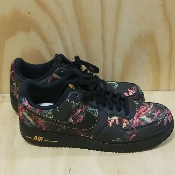 Nike Floral Black Sneakers with Yellow Accents Mens size 11 - Picture 1 of 8